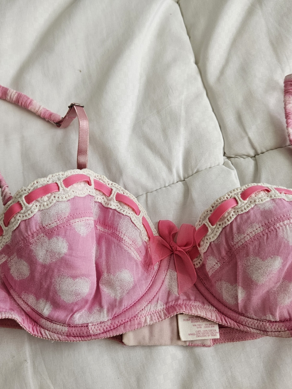 2000's PINK Victoria's Secret Pink Heart Print Lace-Trim Bra